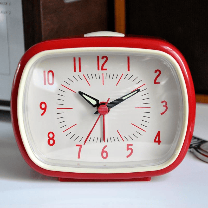 RETRO RED ALARM CLOCK